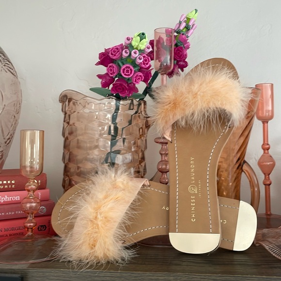 Chinese Laundry Shoes - CHINESE LAUNDRY pink faux feather ZOEY MARAB SANDAL gold detail heel Sz 8.5